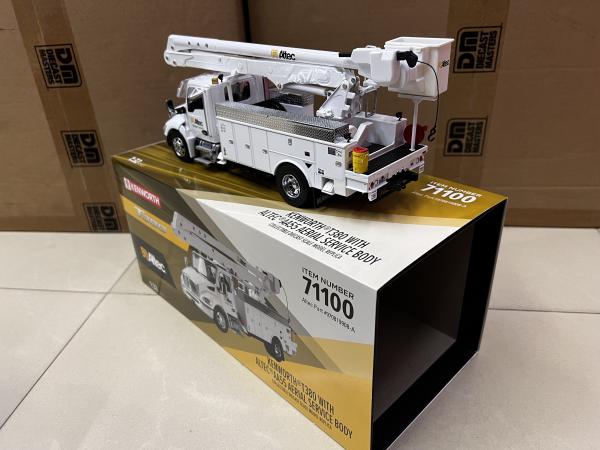 DM 1/32 Kenworth T380 Aerial Work Platform Truck Alloy Construction Vehicle Model 71100