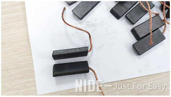 carbon brush.jpg Щетка углерода мотора установила запасные части на стиральная машина 5 x 12,5 x 42 барабанчика