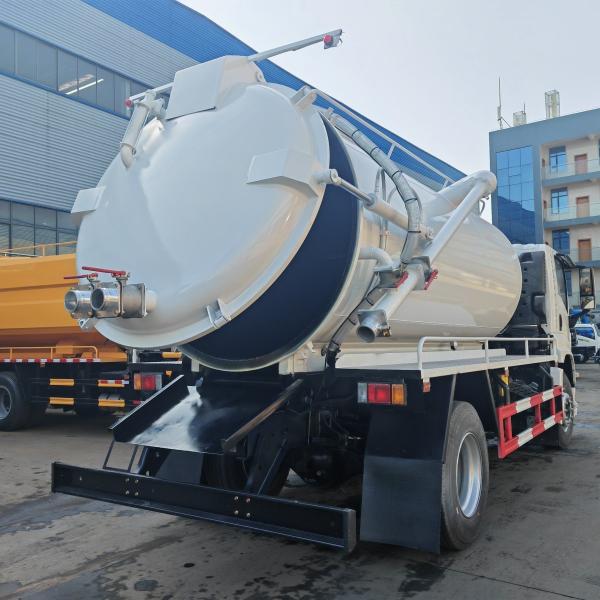 ISUZU Sewage Suction Truck 15000L Vacuum Sewage Tanker Truck For Industrial Waste