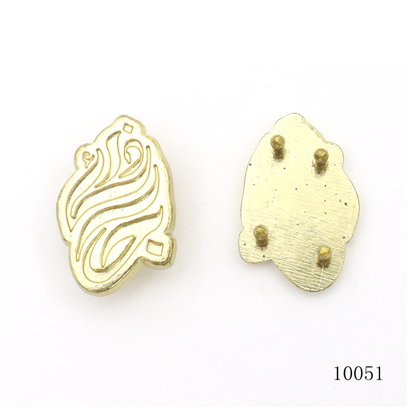 Custom Gold Metal Logo Plate With 4 Pins, Small Embossed Metal Shoe Tags, Zinc Alloy Sandals Hardware Badge For Footwear