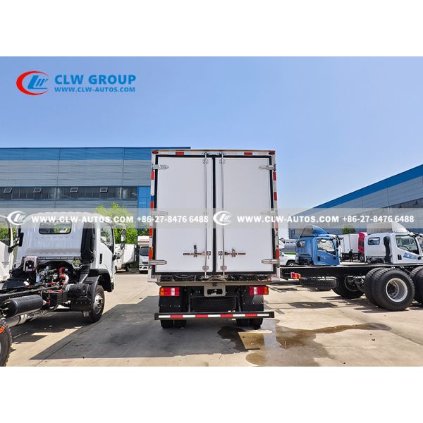 HOWO 4x4 Right-Hand Drive Refrigerated Truck with 5.4 Ton Electric Winch