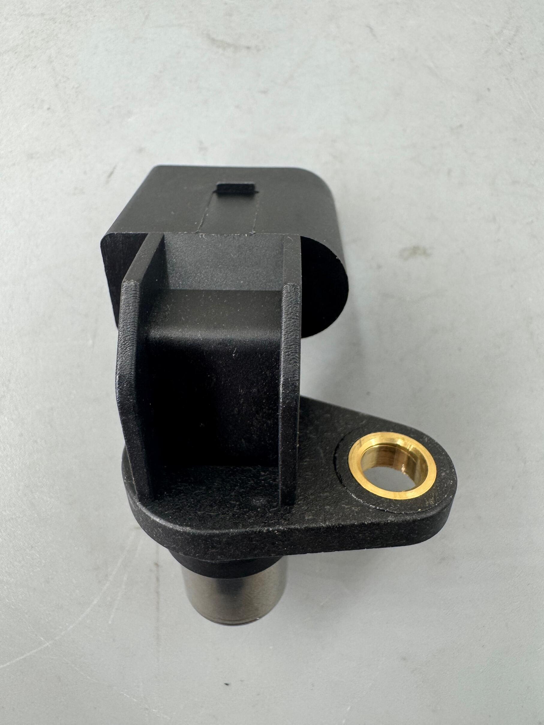 BOIGEVIS High Quality Camshaft Position Sensor 95560610600 for Audi