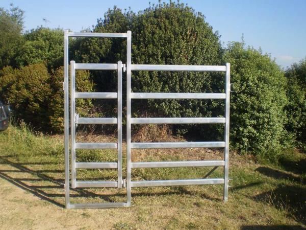 Six Bars Heavy Duty Metal Oval Rai Portable Corral Panels For Cattle