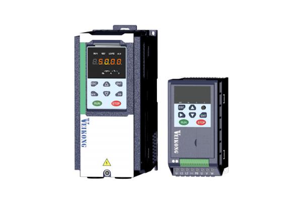 Mini inversor 220V 380V 0.4KW da frequência de IP20 VFD a 7.5KW para o motor de C.A.