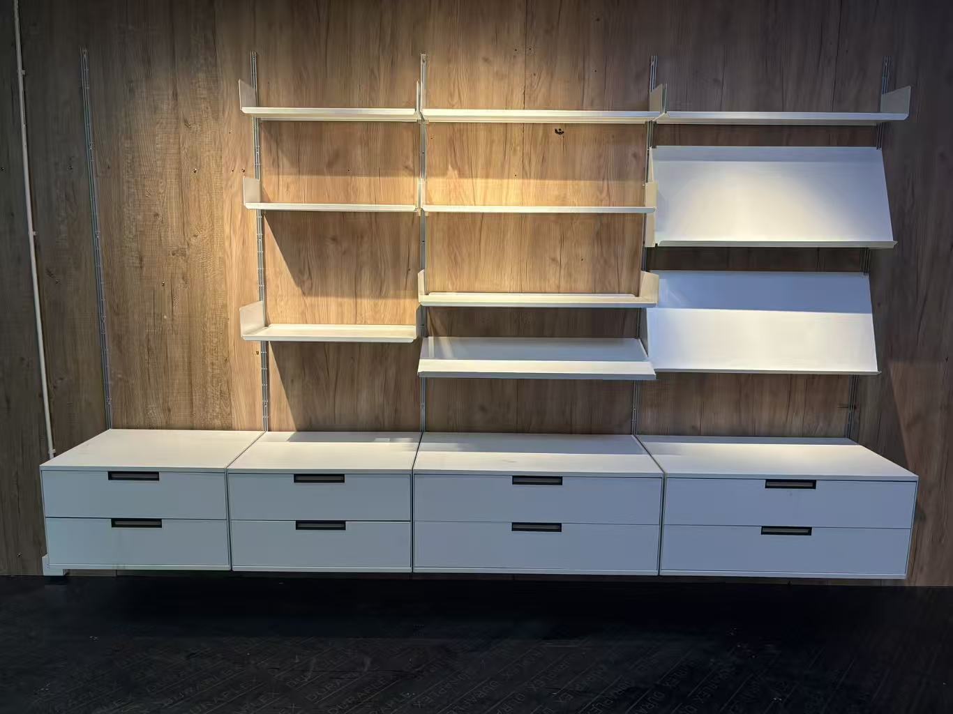 White Steel Floating Wall Modular Shelf System Adjustable Track Post Living Room Food Clothing Storage 5-Layer Modern Design