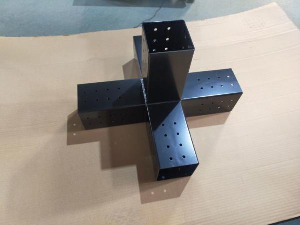 Brackets de pergola de acero al carbono para vigas de madera de 4x4 pulgadas Bracket de esquina de ángulo derecho de 3 sentidos