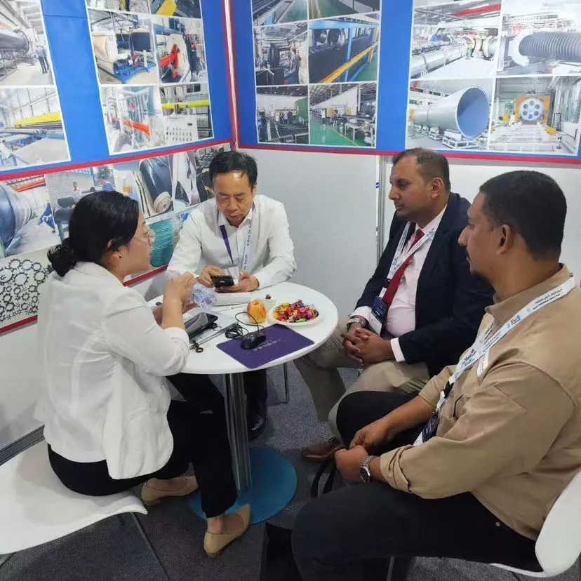 Línea de producción de tubería aislante para tubería de suministro de agua, ingeniería municipal, extrusora de tubería aislante con cubierta negra