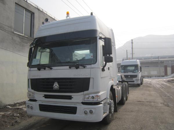 6 by 4 HOWO 336HP Diesel Tractor Truck Head / prime mover for tough road transportation