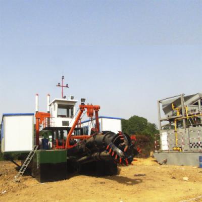 Powerful Small Dredger Equipment With 522kw Engine Power And 100-600 Meters Discharge Distance
