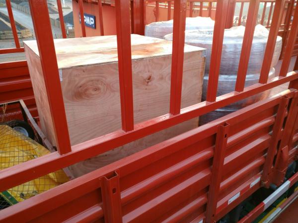 DFL 1311 8x4 Cargo Van Truck LHD / RHD Lattice Fence Truck For Animal Transportation
