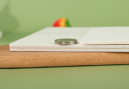 Eco-Friendly Cardstock Cake Box with Integrated Design and Handheld Portability for Pastries