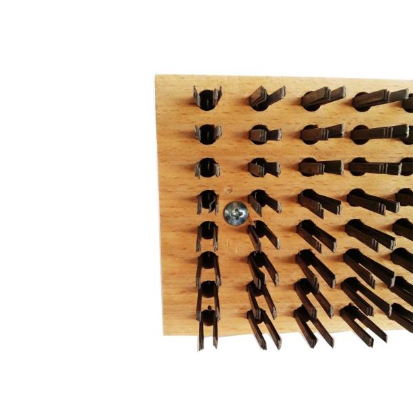 O bloco ergonômico do fio de aço escova de madeira com plano