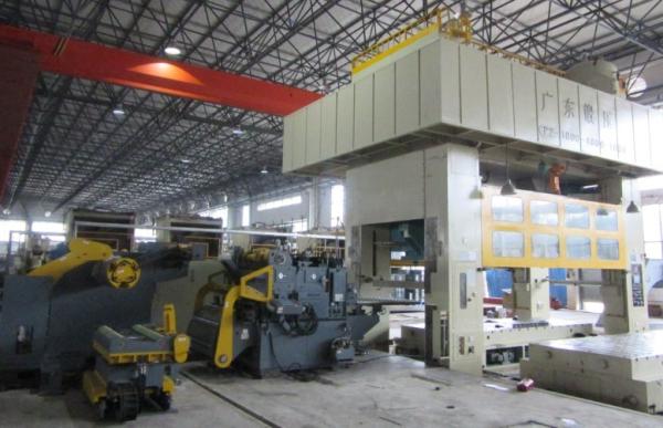Alimentador servo do Nc e alimentador do Straightener de Decoiler com imprensa de poder
