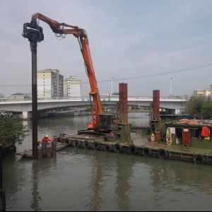 Marteau vibreur hydraulique pour pieux, 18 m max. – Faible bruit et haut rendement