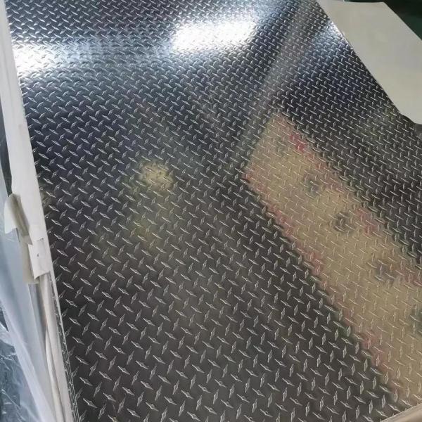 Chequered Tread Aluminum Diamond Compass Pattern Sheet 1100 6004 5052 Plate Anti Slip