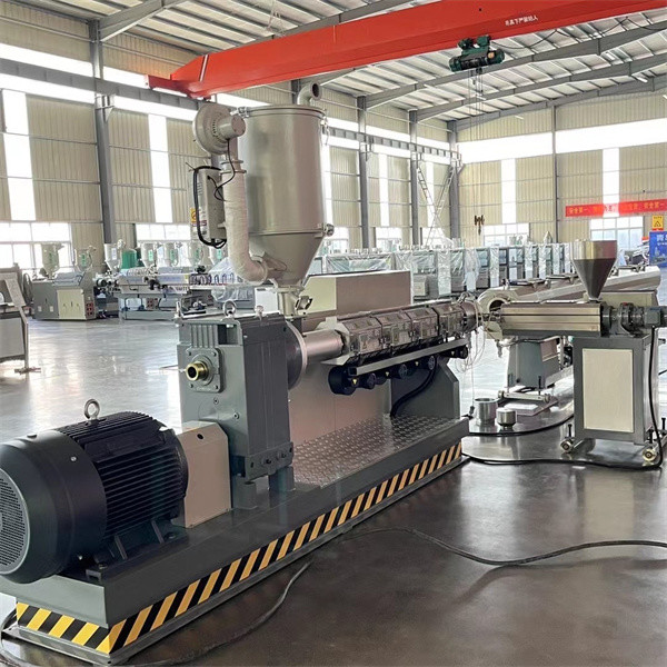 Производители автоматических пластиковых труб Промышленная линия по производству труб PE