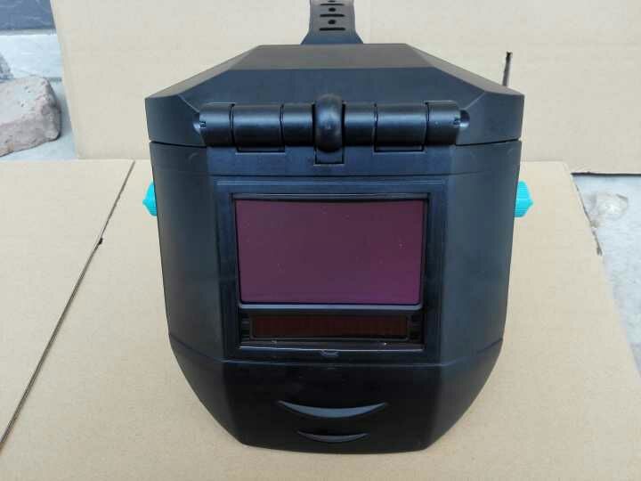 Auto Darkening Welding Helmet with 1/30000 s Switch Time Solar Powered and ANSI Z87.1 Compliant Welding Mask