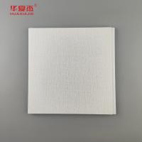 Vendas de fábrica de painéis de parede interiores de pvc estampado a quente grãos de madeira pvc tecto material de construção à prova de umidade