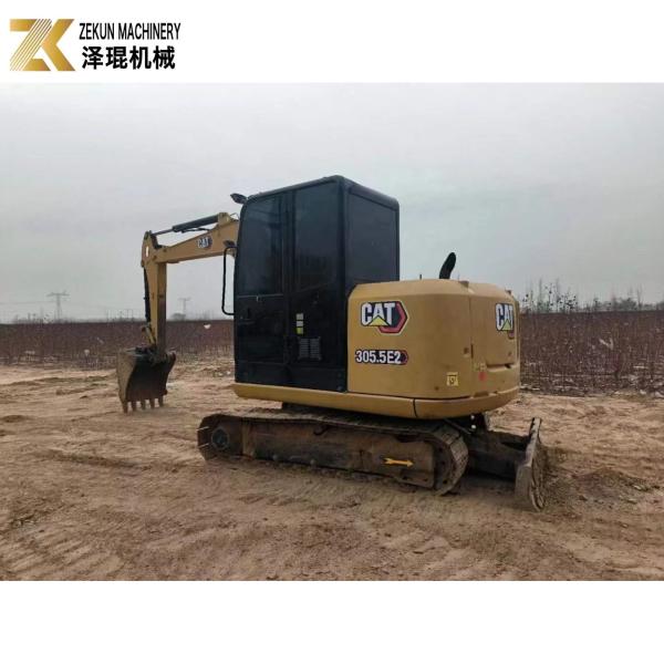 CAT 305.5E2 Excavateur à chenille de 5,5 tonnes utilisé avec pouce hydraulique de Caterpillar
