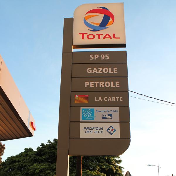 Free Standing Modern Pylon Signs Full Illuminated Aluminum / steel Construction