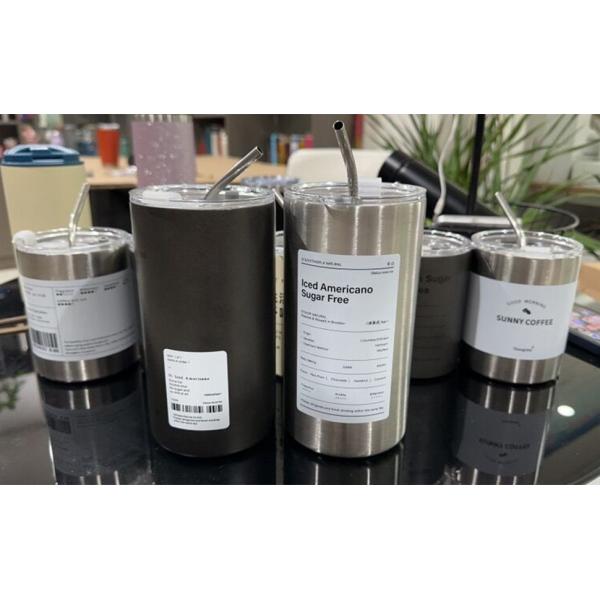 Tumbler Copo de café de acero inoxidable aislante con tapa y paja estilo americano portátil exterior con acompañamiento de paja copas de agua selladas de doble pared botella de viaje