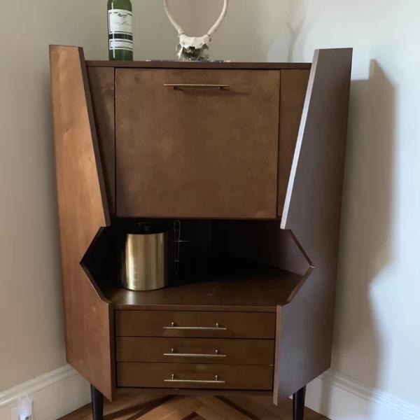 Commercial Wooden Corner Liquor Cabinet Counter For Alcohol Wine Display