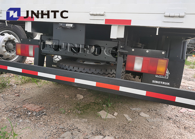 Тележка груза 4x2 света грузовика Sinotruk Homan планшетная 10 тонн