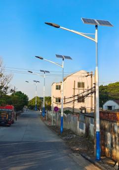 Integrated 140w led light Solar Street Light Energy Storage Examples Of Rural Roads 10m~12m height light pole