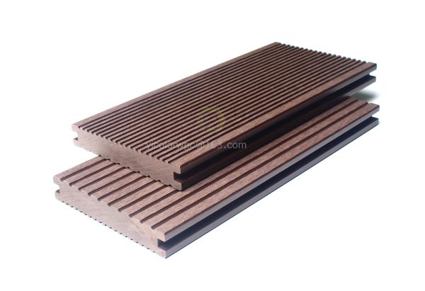 135x23mm Traditional Solid Wood Plastic Composite Wood Flooring Outdoor