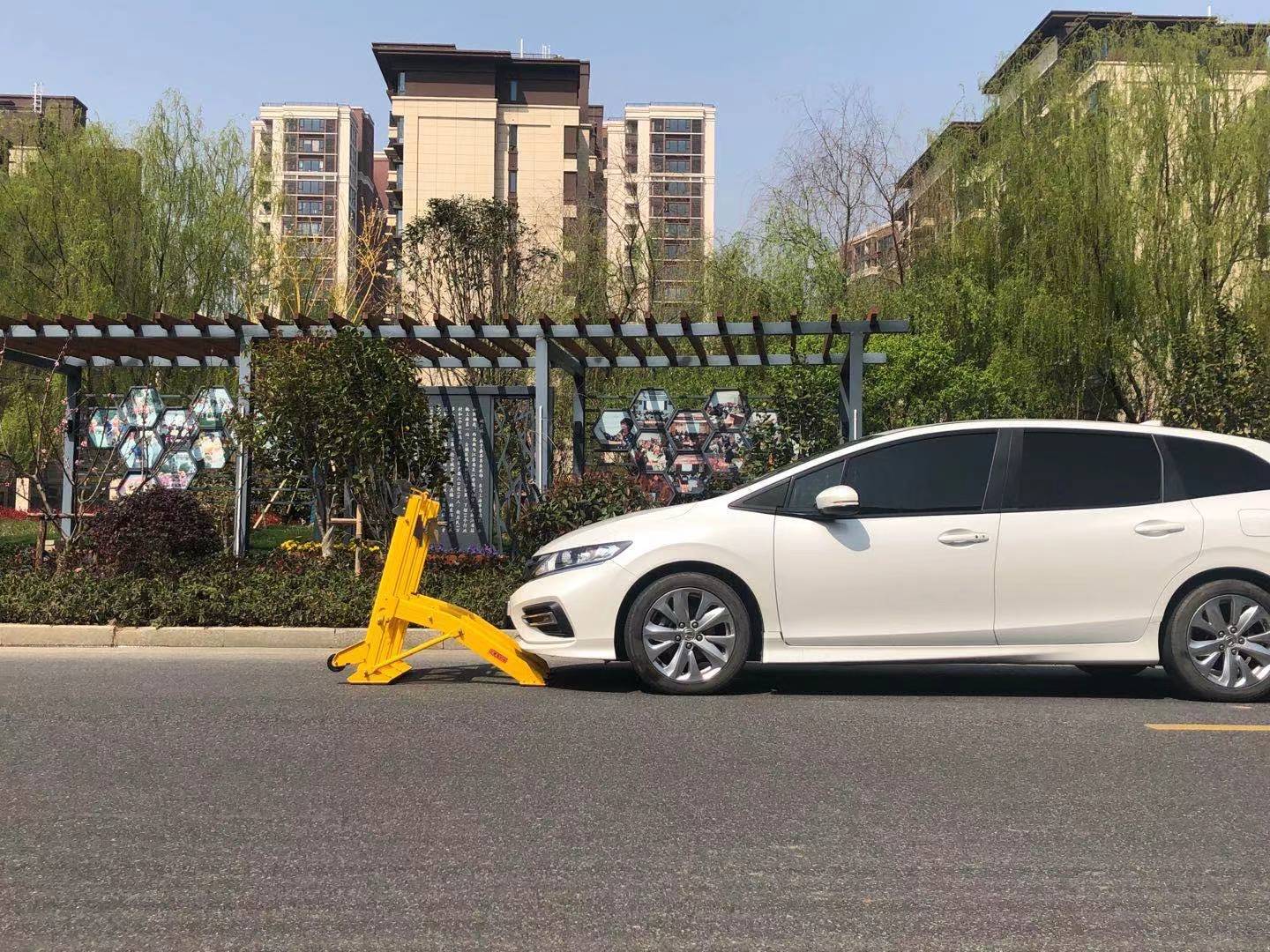 25kg Lightweight Foldable Anti Ram Vehicle Barrier with High-Visibility Engineering Yellow for Traffic Safety