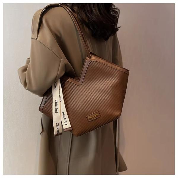 Stylish Tote Bags For Students Featuring Cashmere Lining Material And Lock Decoration