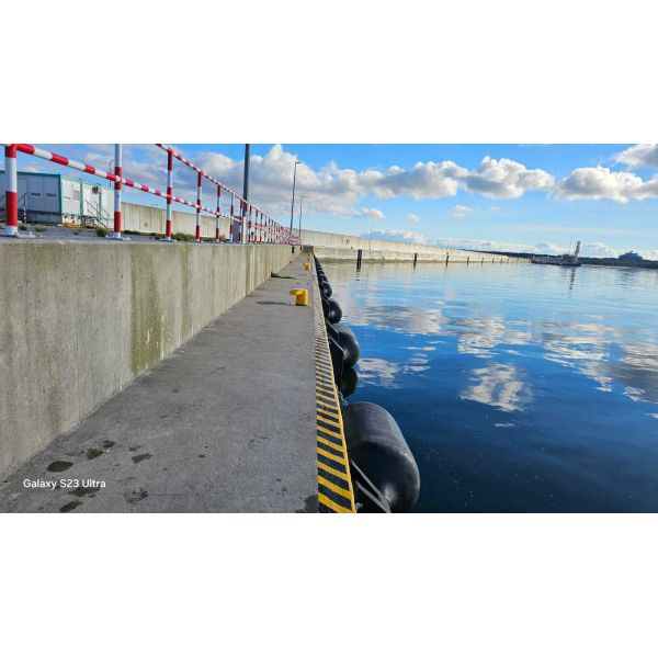 Foam Fender With A Diameter Of 1 M And A Length Of 2 M