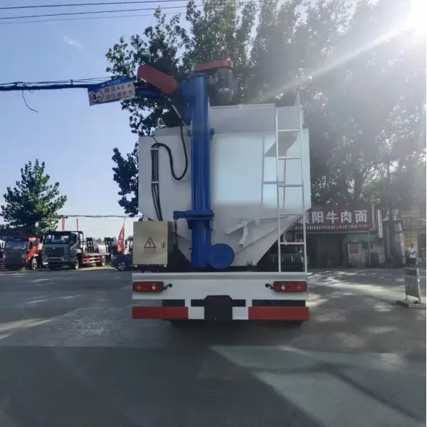 40 Cubic Meter Bulk Feed Transport Vehicle with Hydraulic Drive and Euro 3 Emission Standard