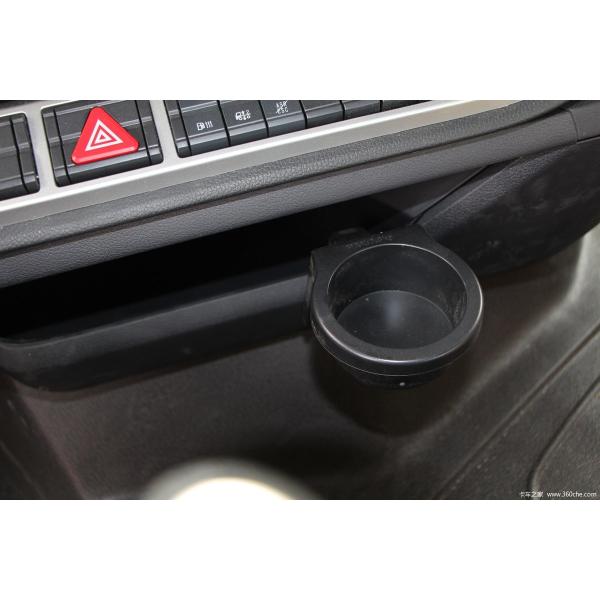 Sinotruk HOWO T7H 4*2 Dangerous Goods Towing Truck Head with Engine Capacity 8L at a