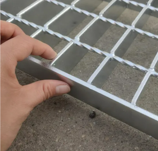 Heavy Duty Hot-Dip Galvanized Steel Grating Bar Grating with Customizable Size for Driveway Load-Bearing