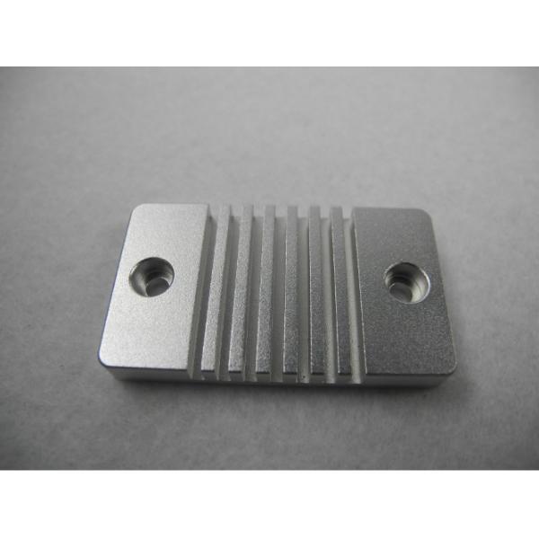 Части CNC изготовления металла алюминиевые, струбцины Silverwhite анодируя алюминиевые