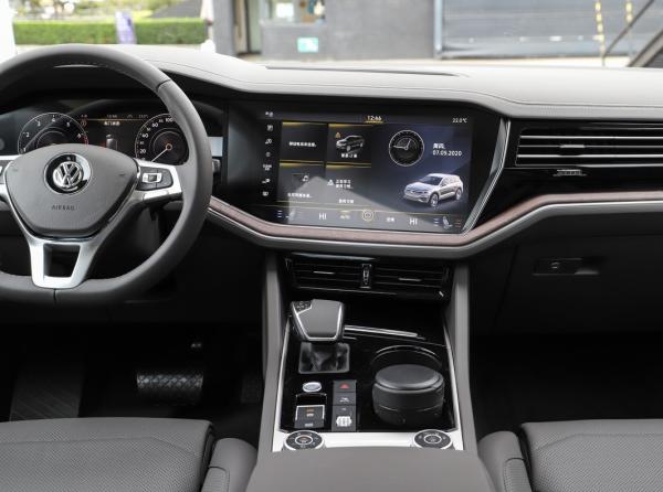 Unichip Reversing Car Retrofit 15.3 Screen For Volkswagen 2019-2021 Touareg