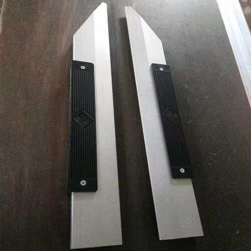 A medição conveniente do metal utiliza ferramentas o peso leve de aço inoxidável da faca da borda reta