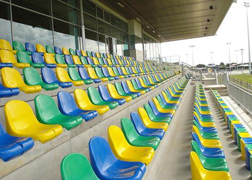 A cadeira resistente UV do Bleacher do estádio assenta cubeta plástica fixa Seat do futebol