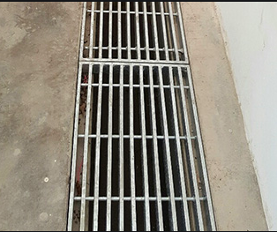 Канава Q235 и решетка дренажа Serrated крышкой