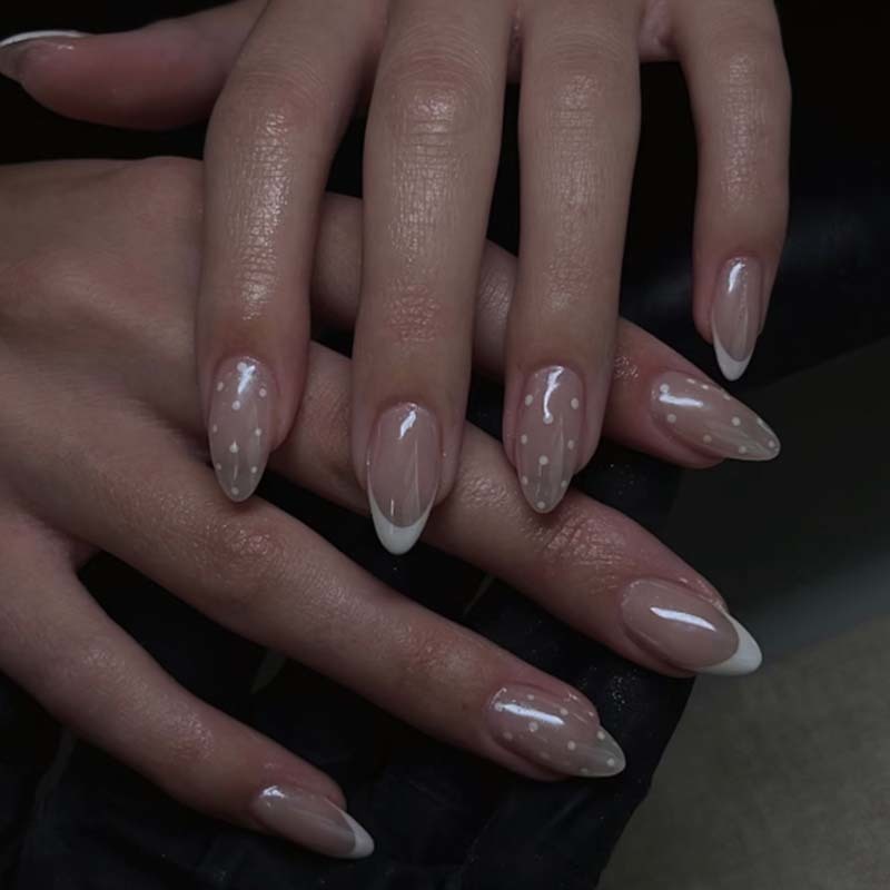 Minimalist White Custom Press On Nails Medium Almond Personalised False Nails