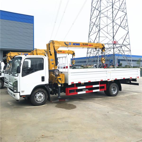 Isuzu ELF XCMG braço reto 5 toneladas caminhão montado guindaste para construção municipal