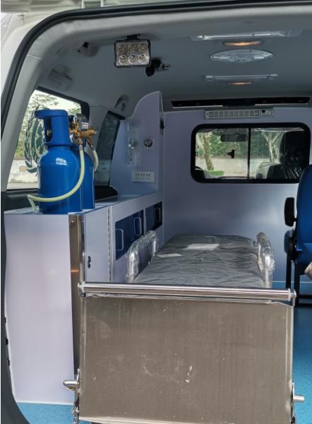 5.2m Medical Emergency Ambulance Gasoline 4×2 Rear Drive