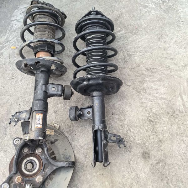 Used Original Front Shock Absorber Assembly for Toyota Avalon