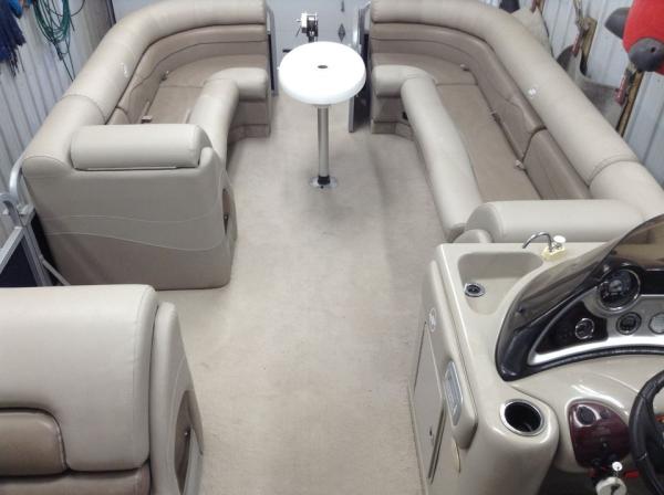 UV And Mildew Resistant Pontoon Boat Furniture Bench Seats Ergonomic Design