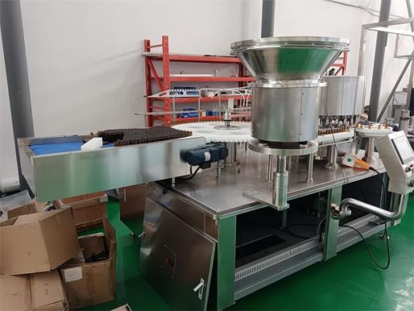 Máquina de enchimento de aço inoxidável 304/316 controlada por PLC 50-200 BPM 0,5% Erro de enchimento
