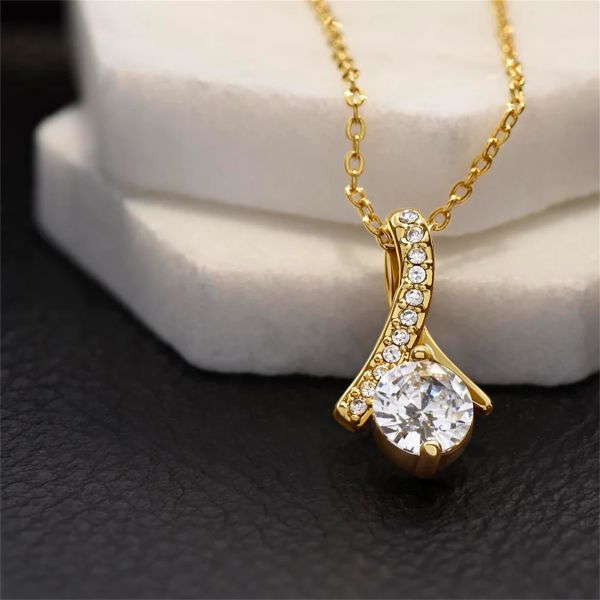 Opulent 18kt Yellow Gold Pendant Necklace