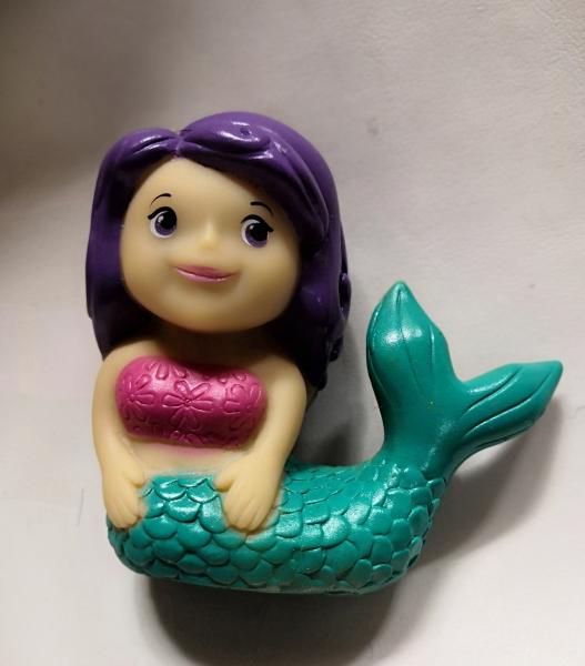 Cute Swimming Mermaid Toy / Disney Mermaid Squirts Floating Bath Toys