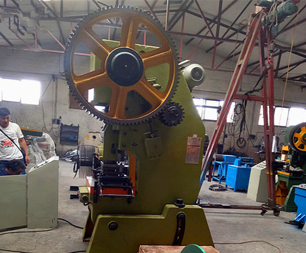 0.3mm 0.6mm Razor Barbed Wire Machine For Military / Prison