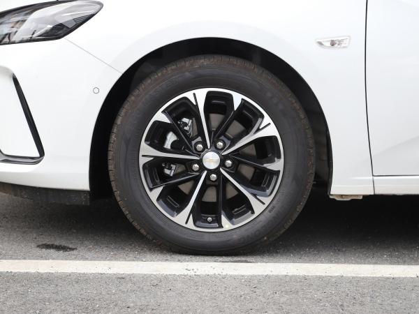 Carro de edição híbrida leve de 2024 1.3t com sistema de travagem barométrico e cor externa preta